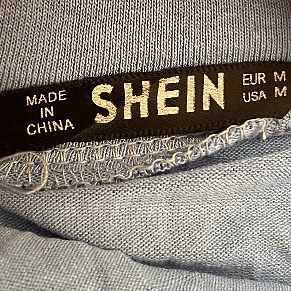 SHEIN Mock Letter Graphic Crop Top Size M - Picture 4 of 6